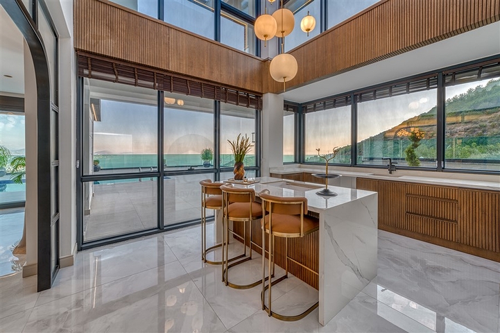 Luxury 4+1 villa with stunning views of the whole of Alanya