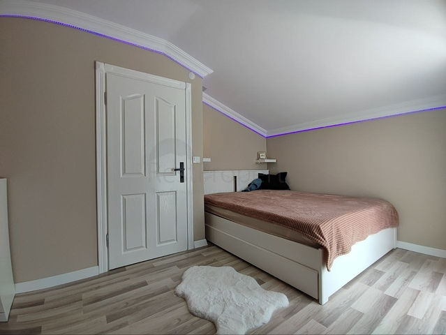 Spacious 4+1 penthouse 250 m from the sea