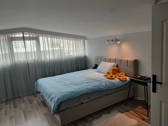 Spacious 4+1 penthouse 250 m from the sea