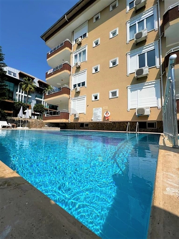 Spacious 4+1 penthouse 250 m from the sea