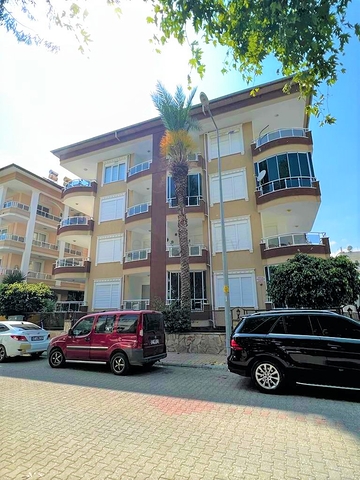 Spacious 4+1 penthouse 250 m from the sea