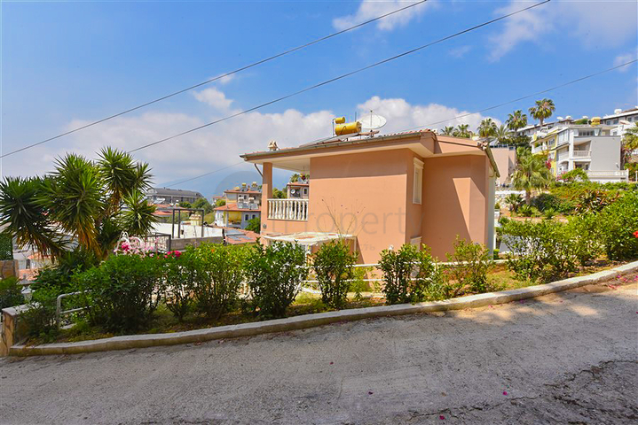 2+1 townhouse 600 m from the sea in Kargicak area 2+1 townhouse 600 m from the sea in Kargicak area