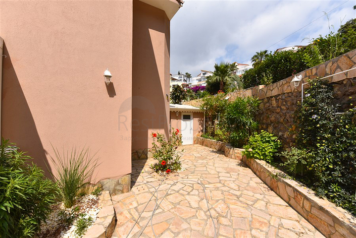 2+1 townhouse 600 m from the sea in Kargicak area 2+1 townhouse 600 m from the sea in Kargicak area