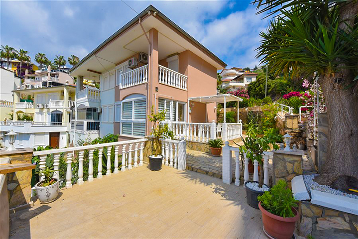 2+1 townhouse 600 m from the sea in Kargicak area 2+1 townhouse 600 m from the sea in Kargicak area