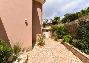 2+1 townhouse 600 m from the sea in Kargicak area 2+1 townhouse 600 m from the sea in Kargicak area