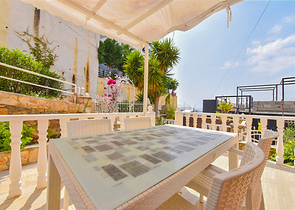 2+1 townhouse 600 m from the sea in Kargicak area 2+1 townhouse 600 m from the sea in Kargicak area