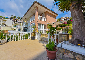 2+1 townhouse 600 m from the sea in Kargicak area 2+1 townhouse 600 m from the sea in Kargicak area