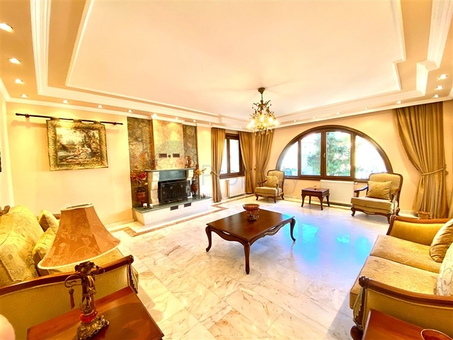 Spacious villa for a large family, within walking distance from the sea