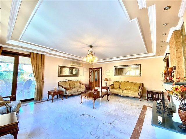 Spacious villa for a large family, within walking distance from the sea