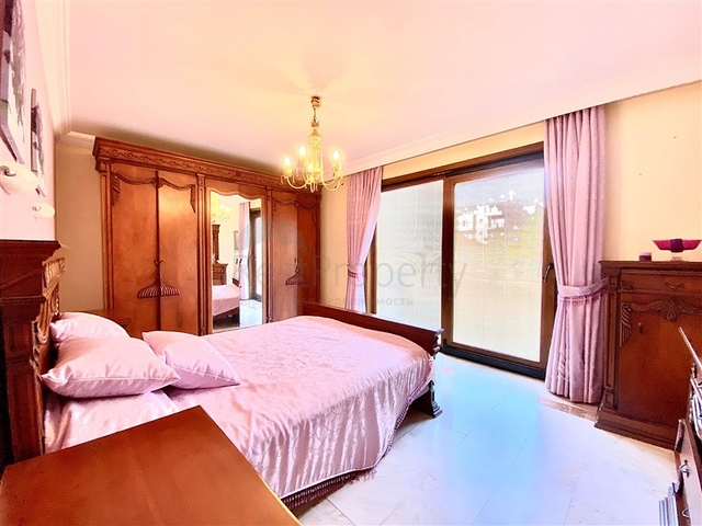 Spacious villa for a large family, within walking distance from the sea