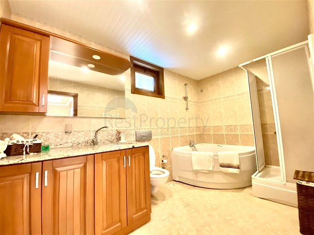 Spacious villa for a large family, within walking distance from the sea