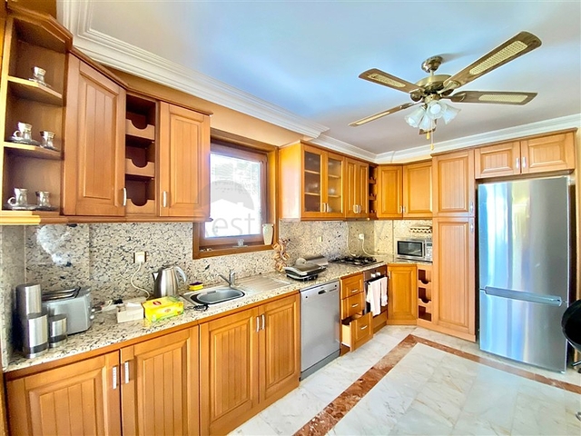 Spacious villa for a large family, within walking distance from the sea