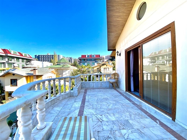 Spacious villa for a large family, within walking distance from the sea