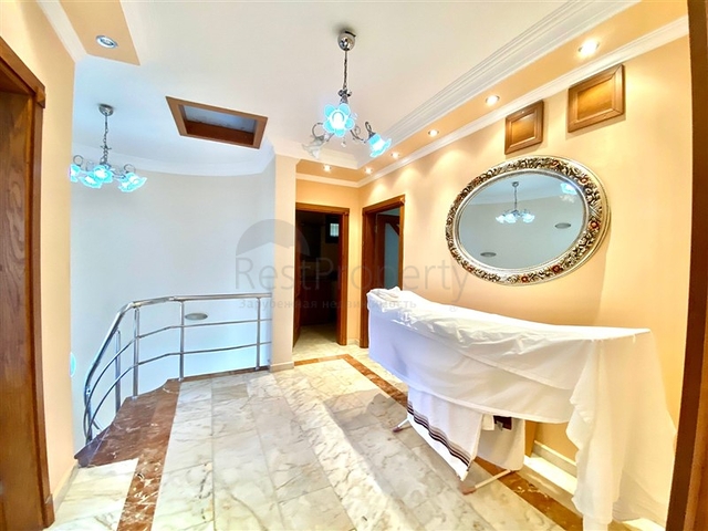 Spacious villa for a large family, within walking distance from the sea