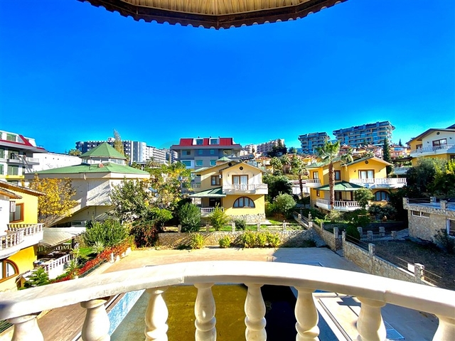 Spacious villa for a large family, within walking distance from the sea