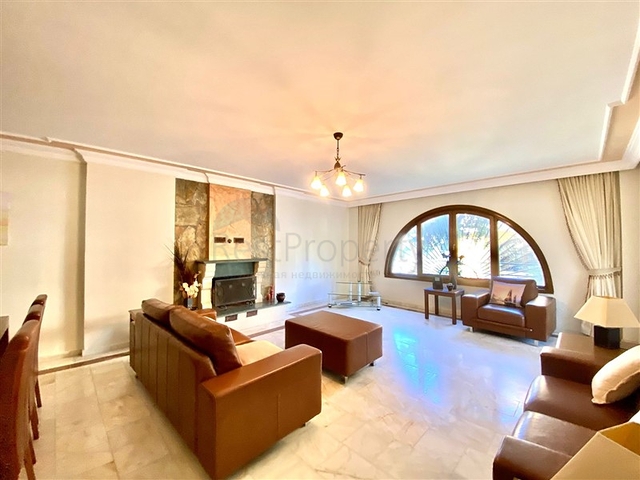 Spacious villa for a large family, within walking distance from the sea