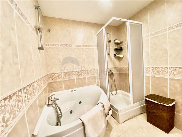 Spacious villa for a large family, within walking distance from the sea