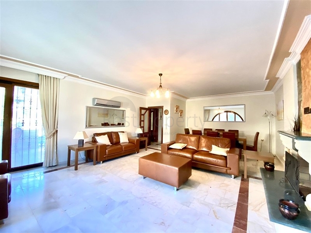 Spacious villa for a large family, within walking distance from the sea