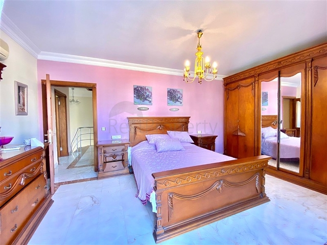 Spacious villa for a large family, within walking distance from the sea