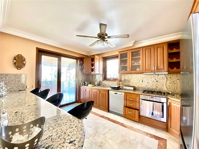 Spacious villa for a large family, within walking distance from the sea