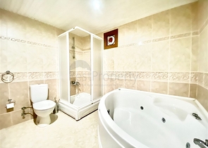 Spacious villa for a large family, within walking distance from the sea