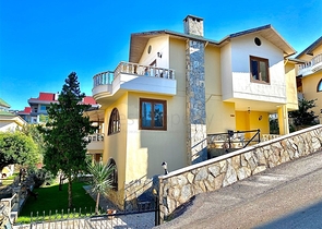 Spacious villa for a large family, within walking distance from the sea