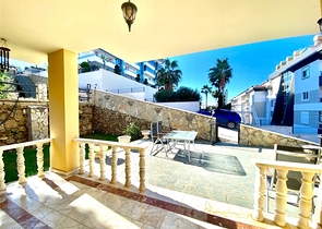 Spacious villa for a large family, within walking distance from the sea