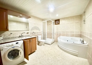 Spacious villa for a large family, within walking distance from the sea