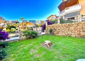 Spacious villa for a large family, within walking distance from the sea