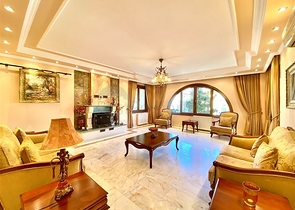 Spacious villa for a large family, within walking distance from the sea