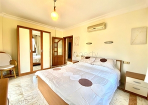 Spacious villa for a large family, within walking distance from the sea