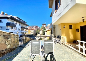 Spacious villa for a large family, within walking distance from the sea