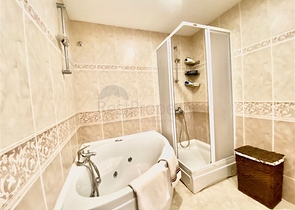 Spacious villa for a large family, within walking distance from the sea