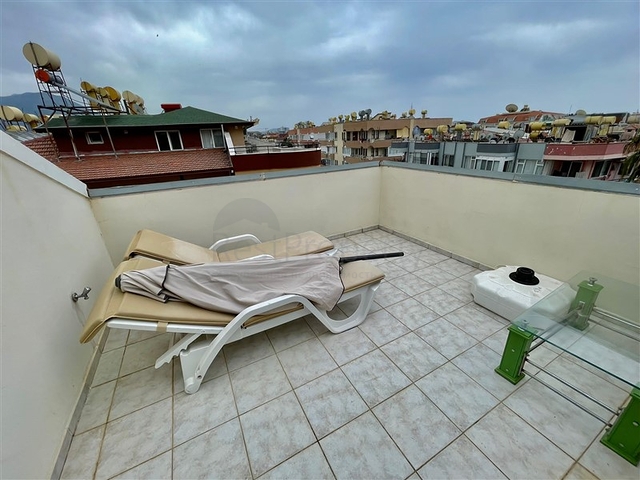 Spacious 4+1 penthouse from the owner, 300 meters from the sea in the Oba area