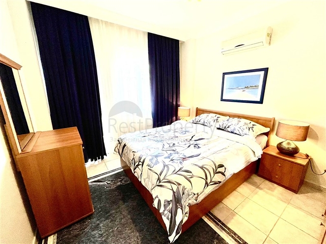 Spacious 4+1 penthouse from the owner, 300 meters from the sea in the Oba area