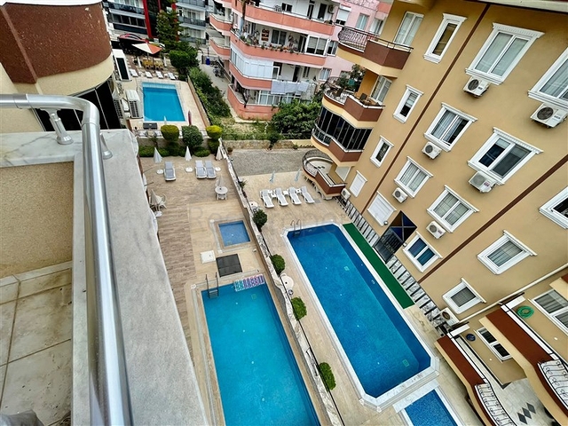 Spacious 4+1 penthouse from the owner, 300 meters from the sea in the Oba area