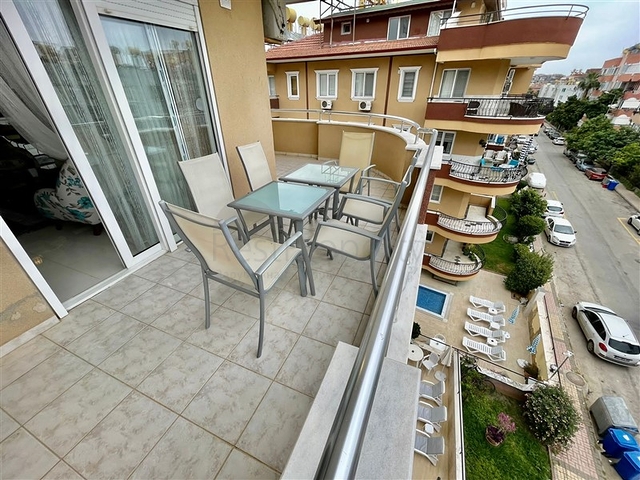 Spacious 4+1 penthouse from the owner, 300 meters from the sea in the Oba area