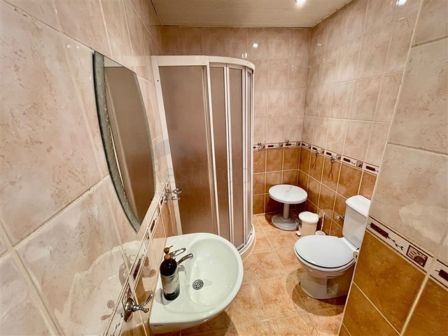 Spacious 4+1 penthouse from the owner, 300 meters from the sea in the Oba area