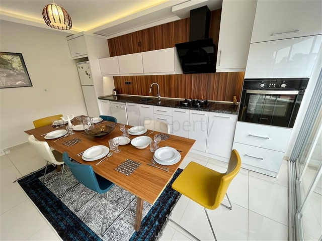 Spacious 4+1 penthouse from the owner, 300 meters from the sea in the Oba area