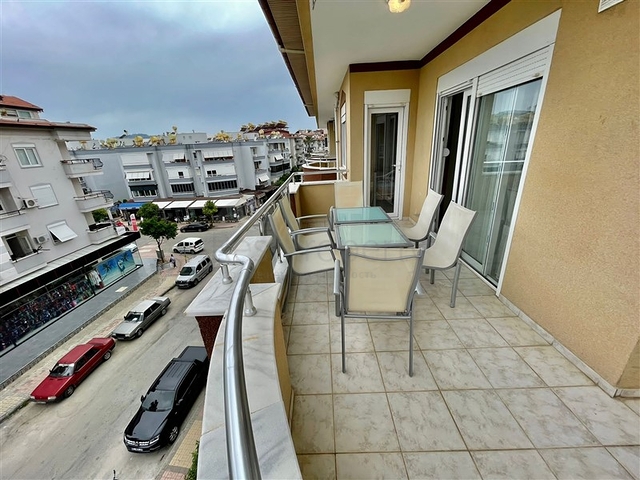 Spacious 4+1 penthouse from the owner, 300 meters from the sea in the Oba area
