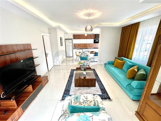 Spacious 4+1 penthouse from the owner, 300 meters from the sea in the Oba area