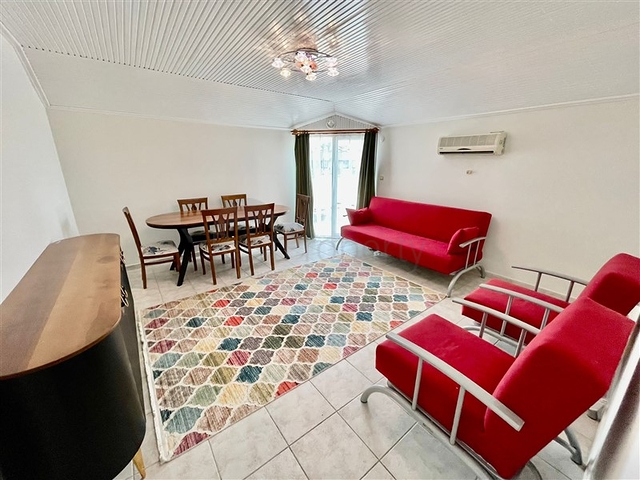 Spacious 4+1 penthouse from the owner, 300 meters from the sea in the Oba area