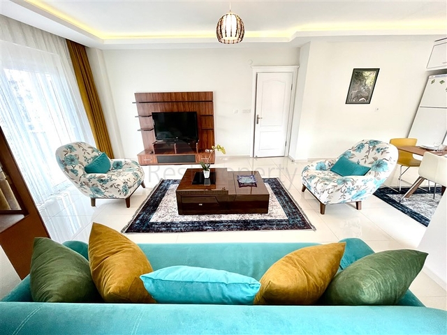 Spacious 4+1 penthouse from the owner, 300 meters from the sea in the Oba area