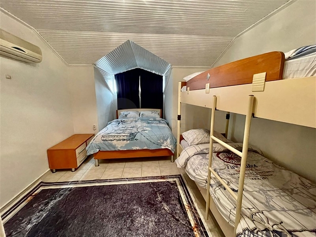 Spacious 4+1 penthouse from the owner, 300 meters from the sea in the Oba area