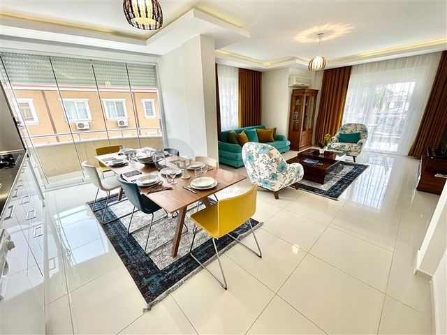 Spacious 4+1 penthouse from the owner, 300 meters from the sea in the Oba area