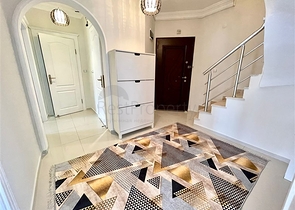 Spacious 4+1 penthouse from the owner, 300 meters from the sea in the Oba area