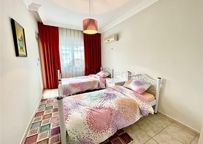 Spacious 4+1 penthouse from the owner, 300 meters from the sea in the Oba area