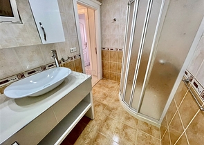 Spacious 4+1 penthouse from the owner, 300 meters from the sea in the Oba area