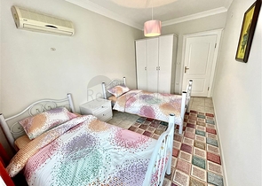 Spacious 4+1 penthouse from the owner, 300 meters from the sea in the Oba area