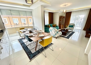 Spacious 4+1 penthouse from the owner, 300 meters from the sea in the Oba area